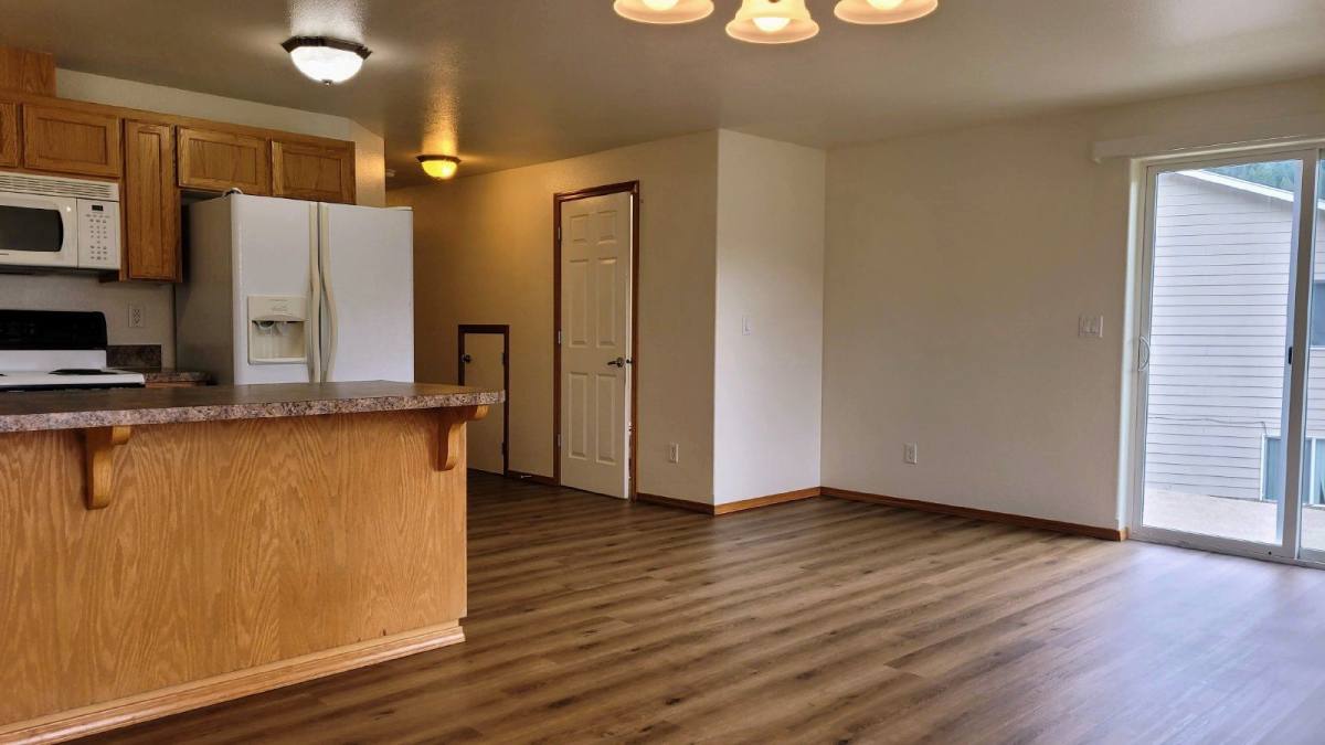 Townhouse for rent at 450 Maylea Place, Canyonville, OR 97417