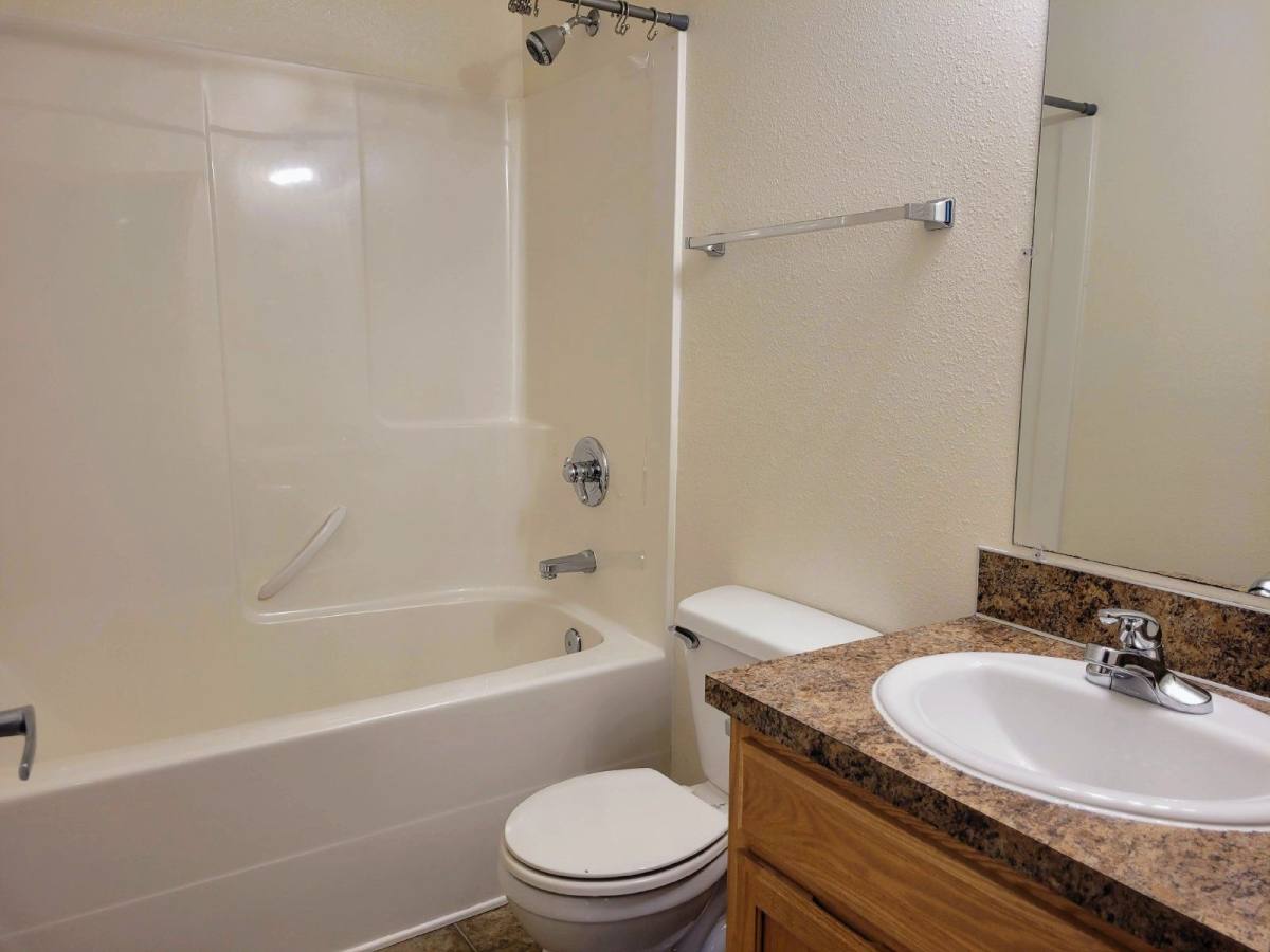 Townhouse for rent at 450 Maylea Place, Canyonville, OR 97417