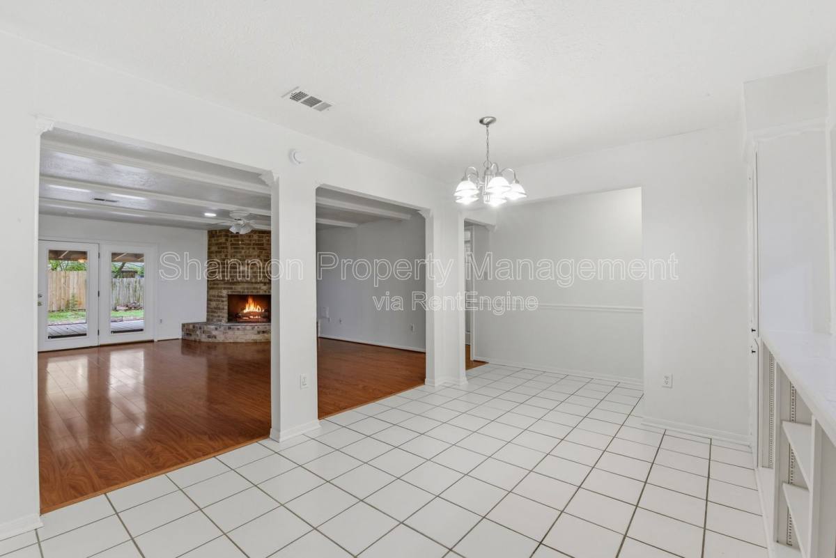 House for rent at 2115 Oak Shores Dr, Kingwood, TX 77339