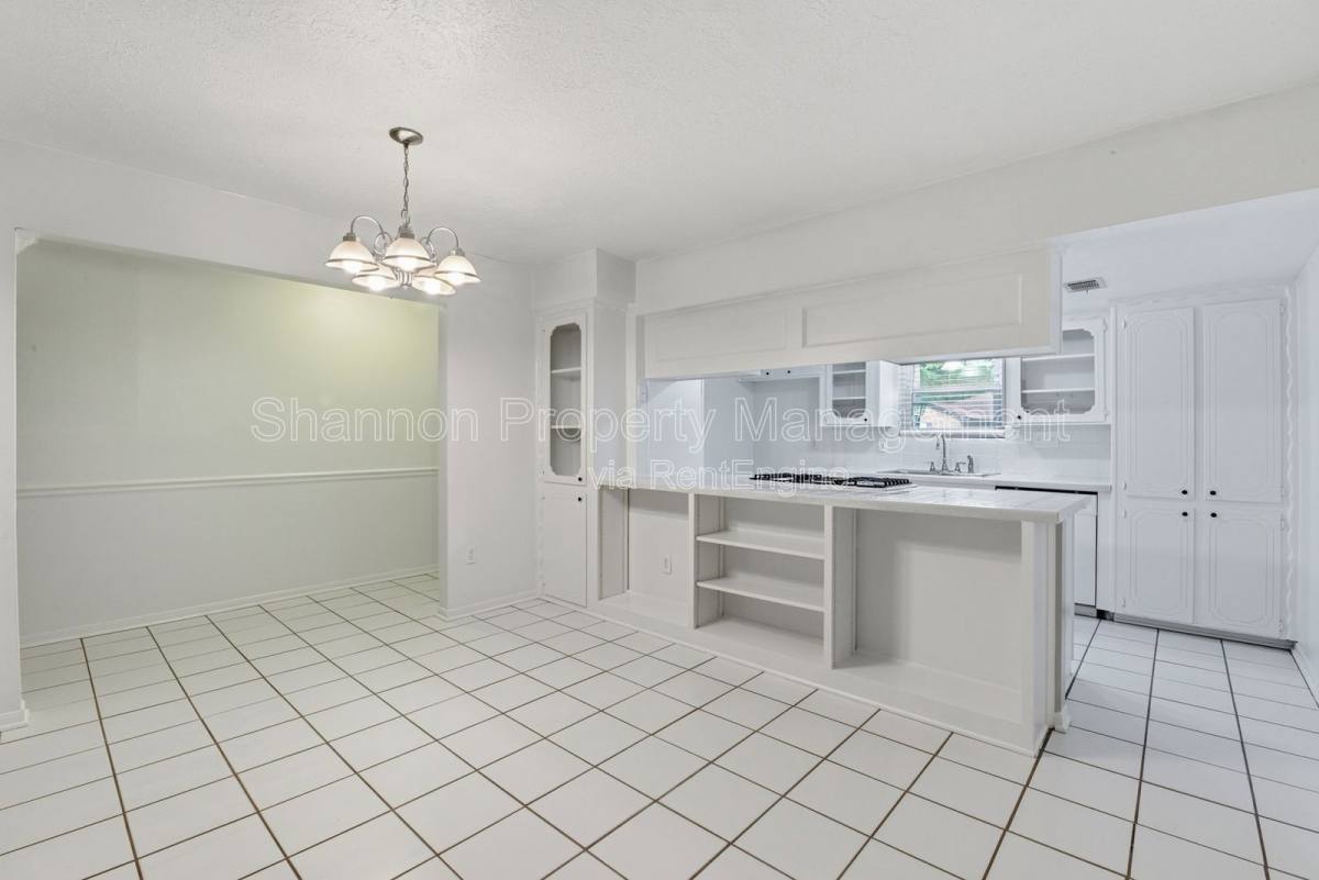 House for rent at 2115 Oak Shores Dr, Kingwood, TX 77339