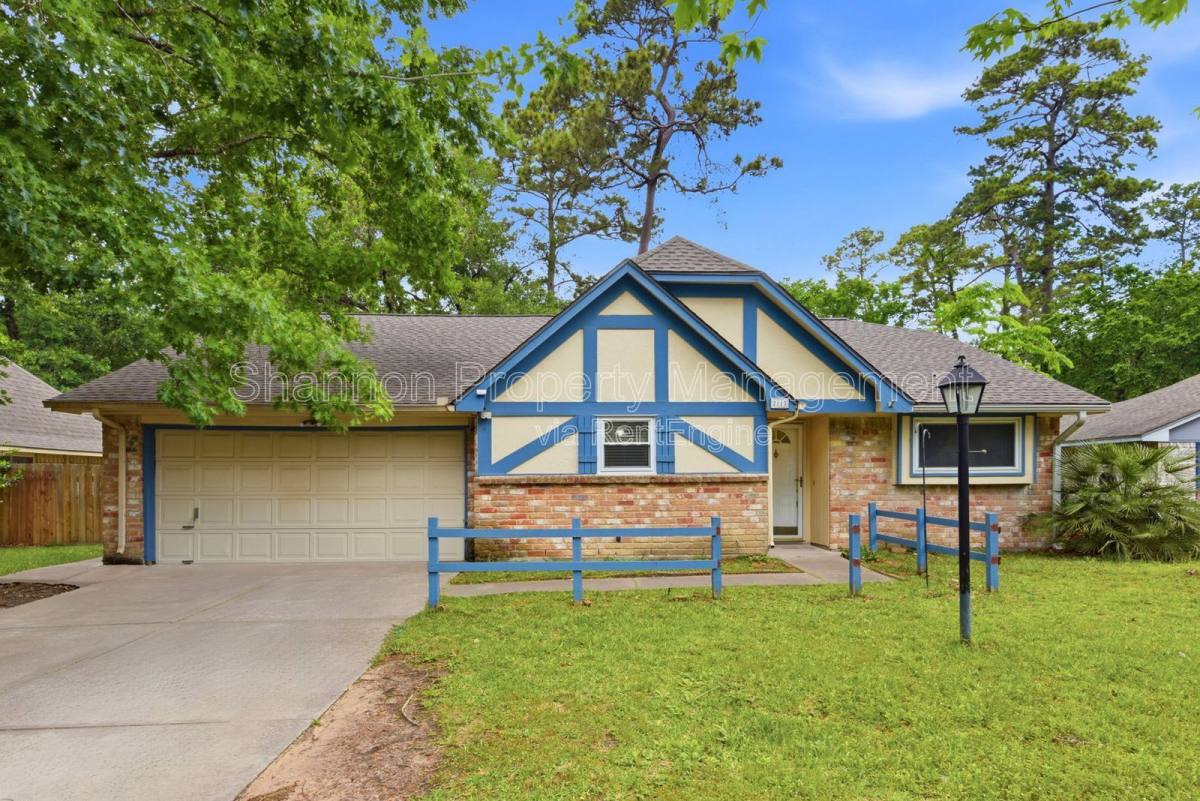 House for rent at 2115 Oak Shores Dr, Kingwood, TX 77339