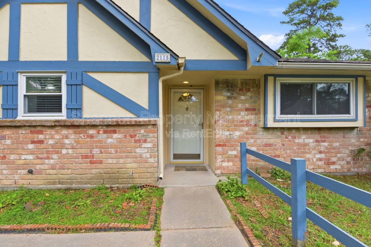 House for rent at 2115 Oak Shores Dr, Kingwood, TX 77339