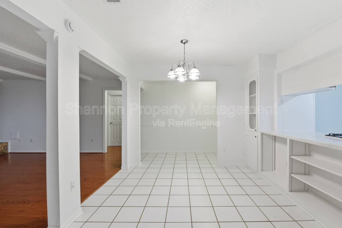 House for rent at 2115 Oak Shores Dr, Kingwood, TX 77339