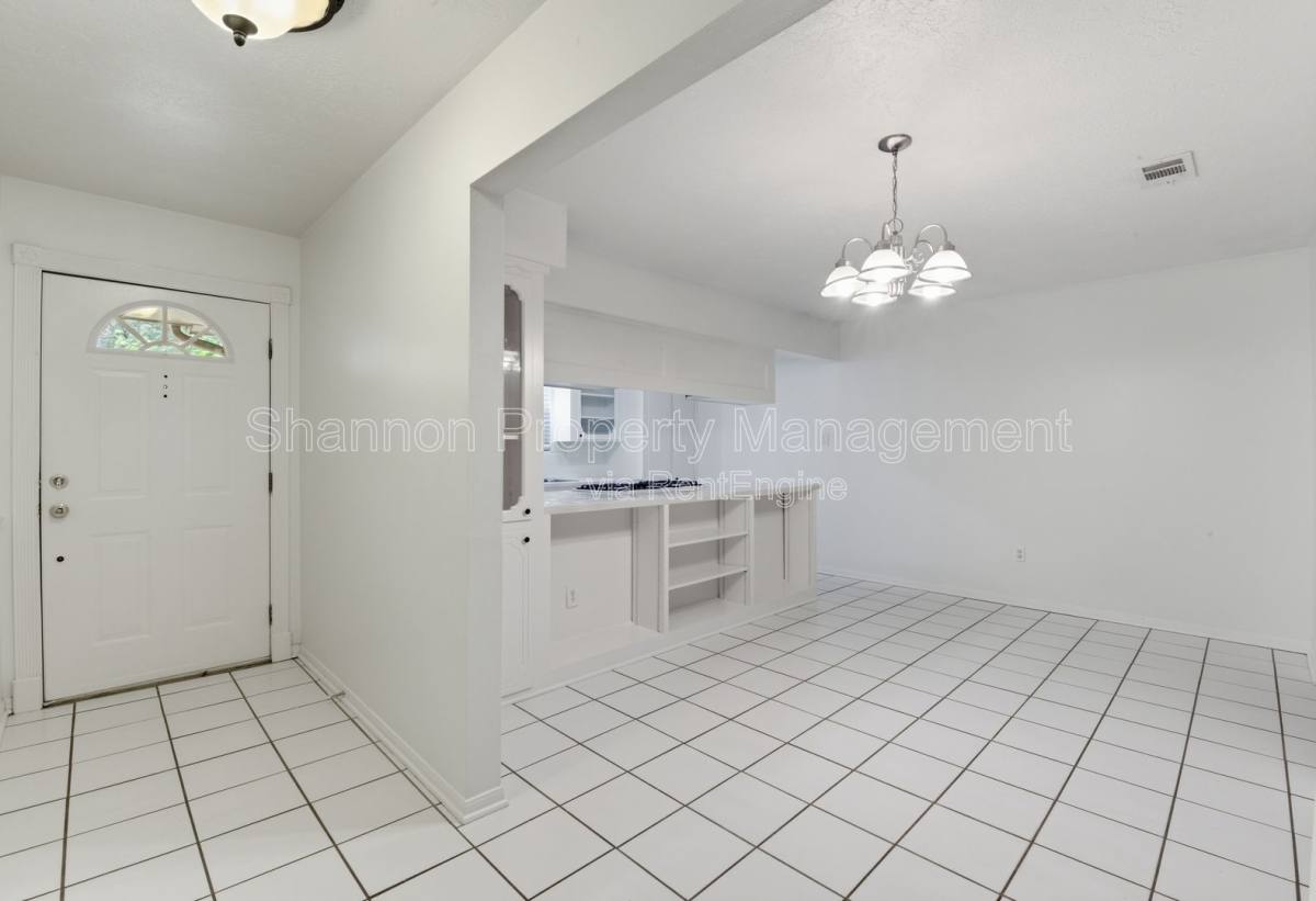 House for rent at 2115 Oak Shores Dr, Kingwood, TX 77339