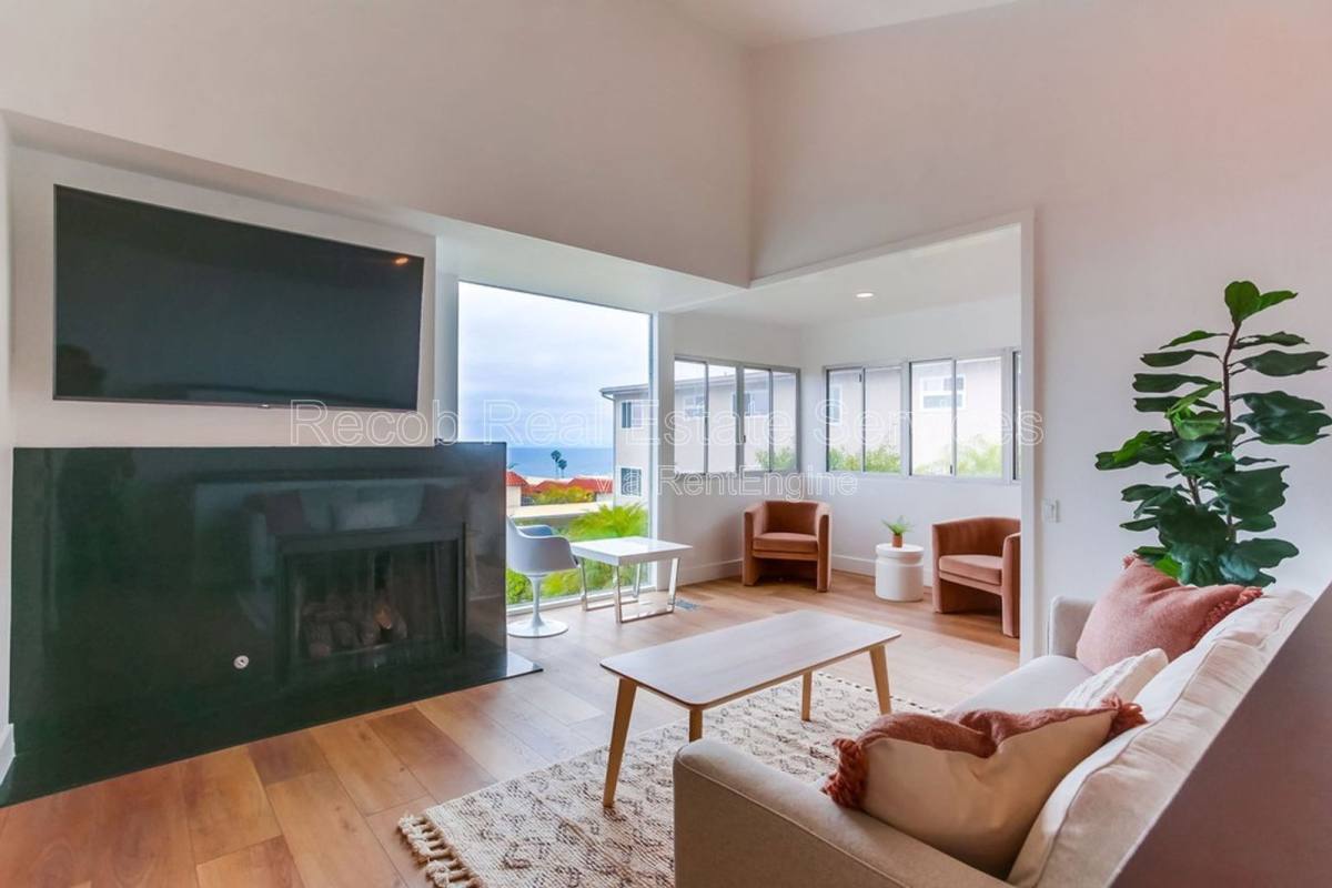 Townhouse for rent at 222 4th St, Del Mar, CA 92014
