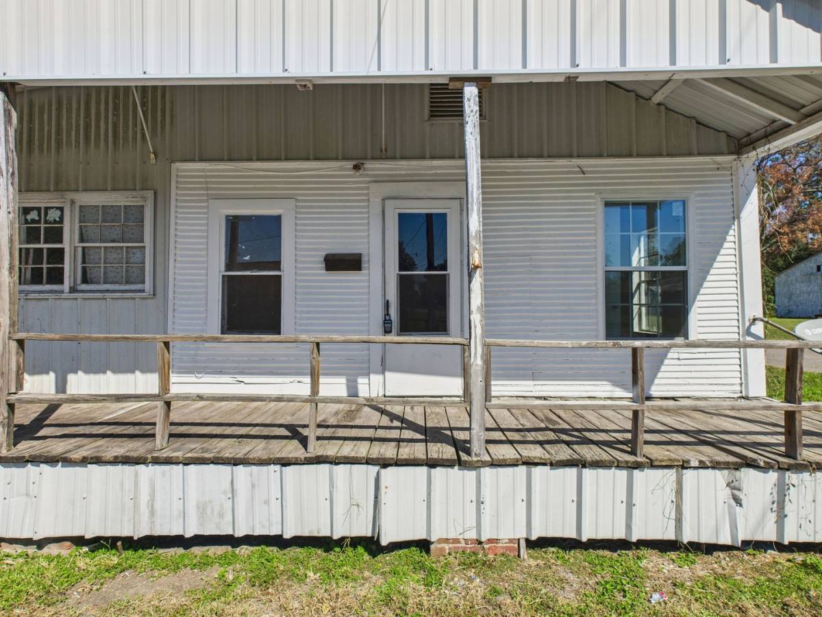 House for rent at 711 E Lessley St, Rayne, LA 70578