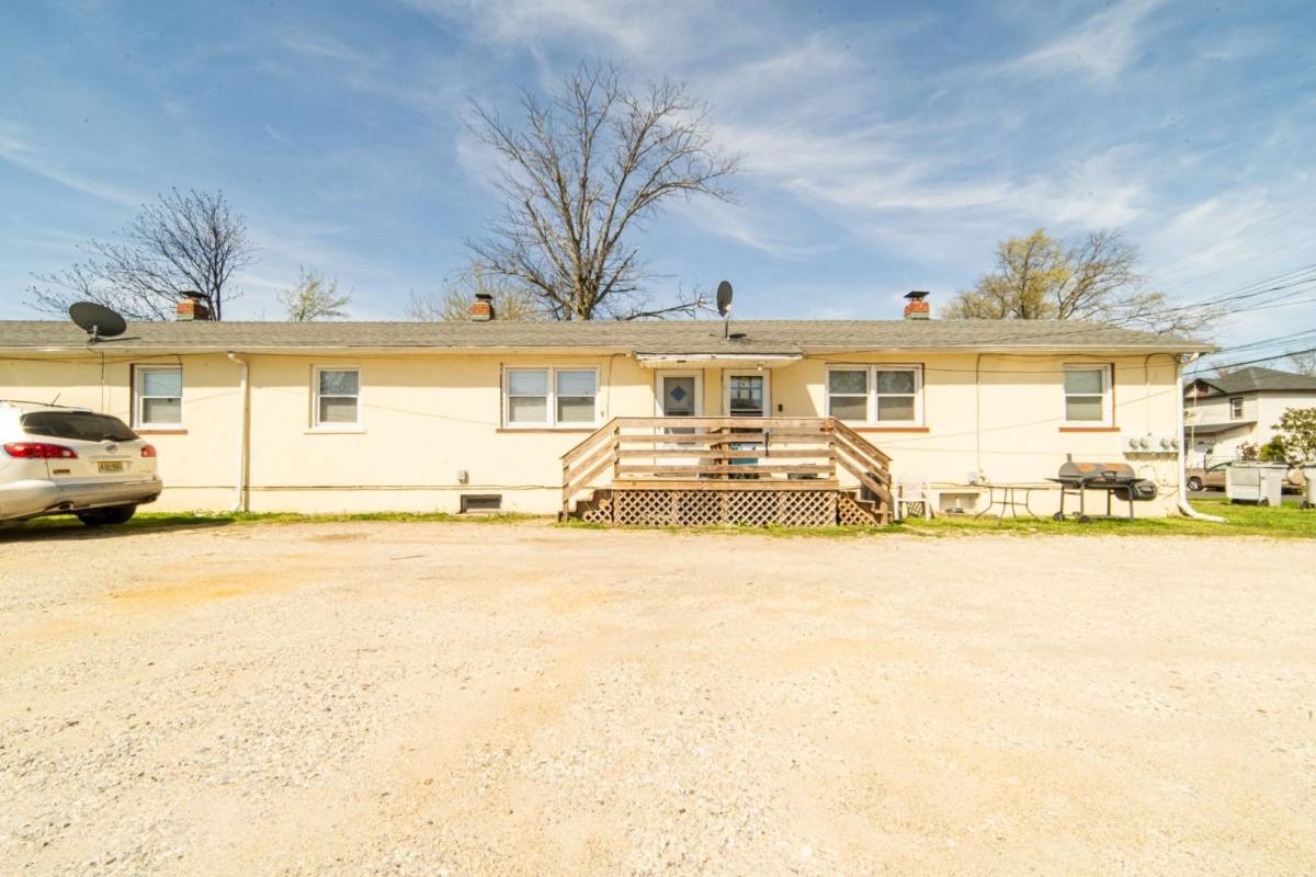 Apartment for rent at 323 W Peach St, Vineland, NJ 08360