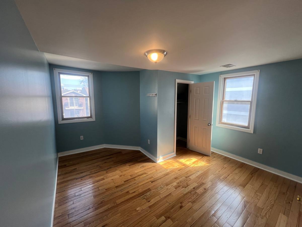 923 S 17th St #3, Newark, NJ 07108