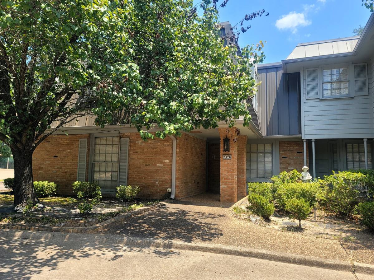 Townhouse for rent at 2820 N 4th St, Longview, TX 75605