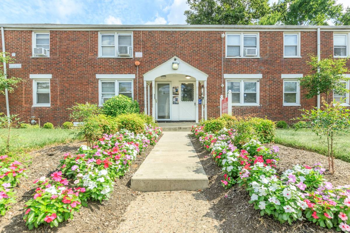 Apartment for rent at 1310 Nottingham Way, Trenton, NJ 08609