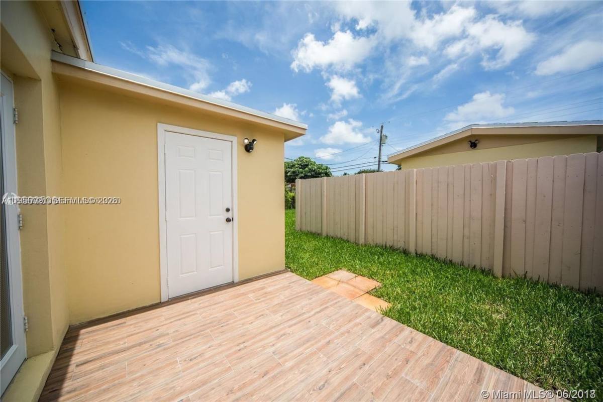 House for rent at 1748 NE 180th St, Miami, FL 33162