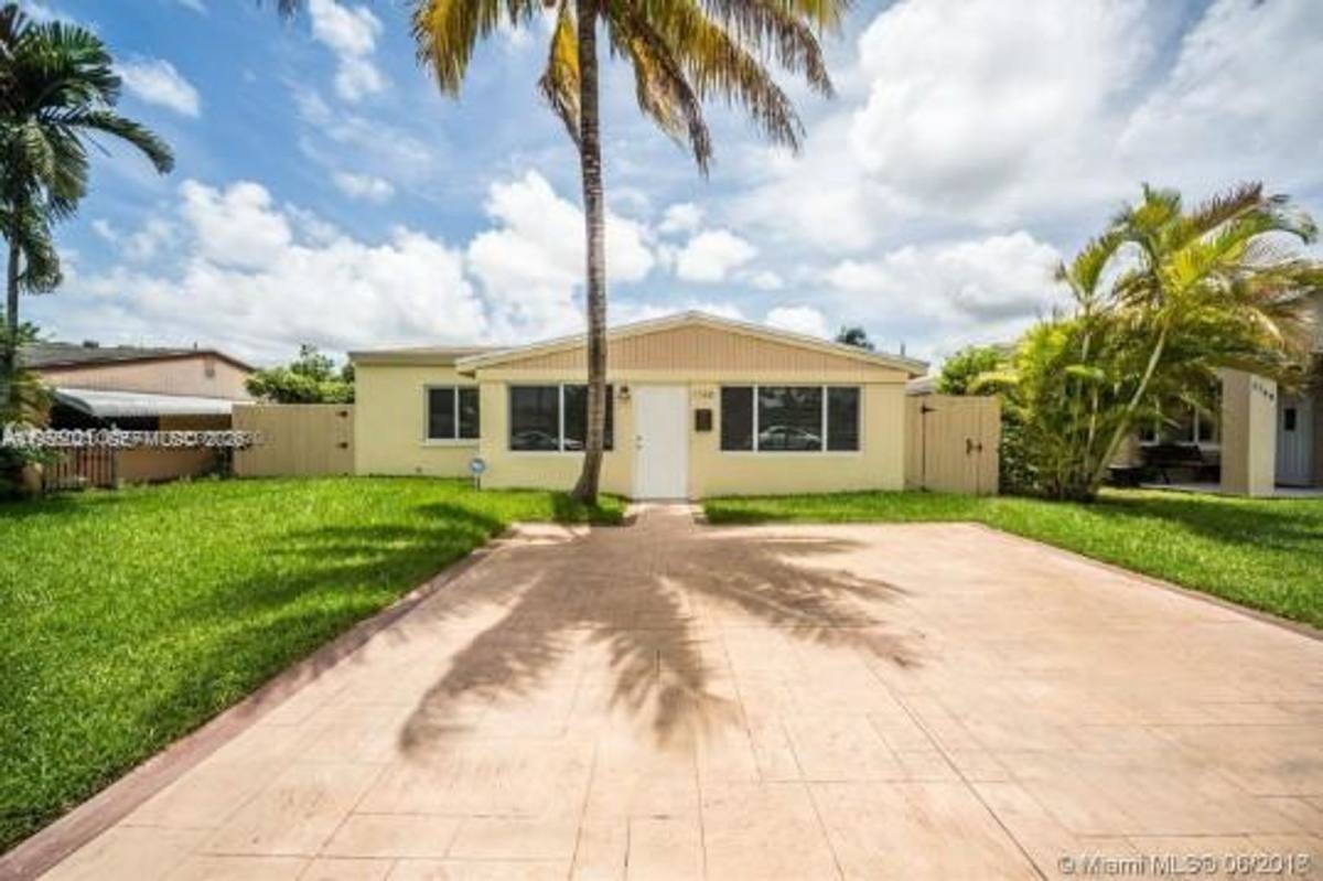 House for rent at 1748 NE 180th St, Miami, FL 33162