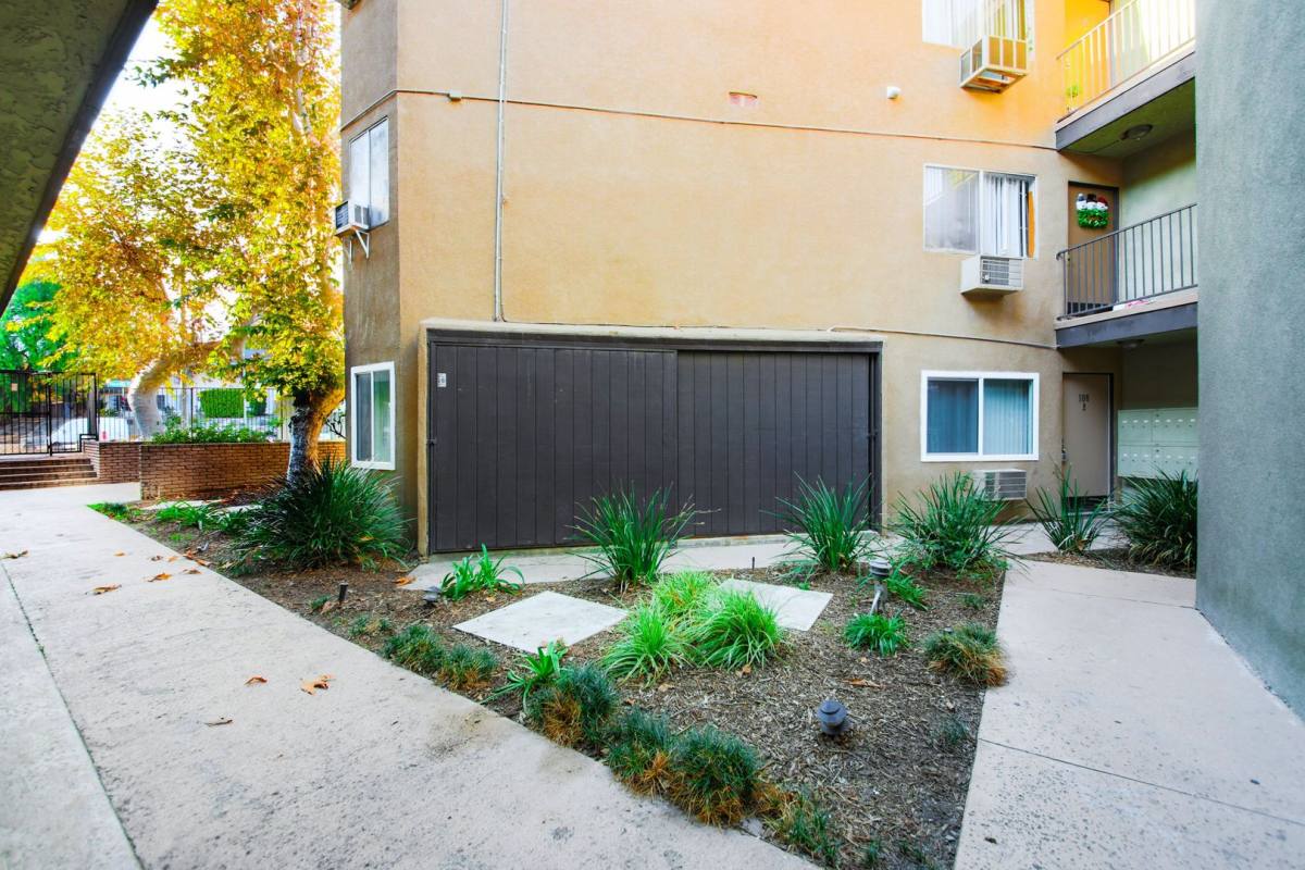 Apartment for rent at 8700 Topanga Canyon Blvd, Canoga Park, CA 91304