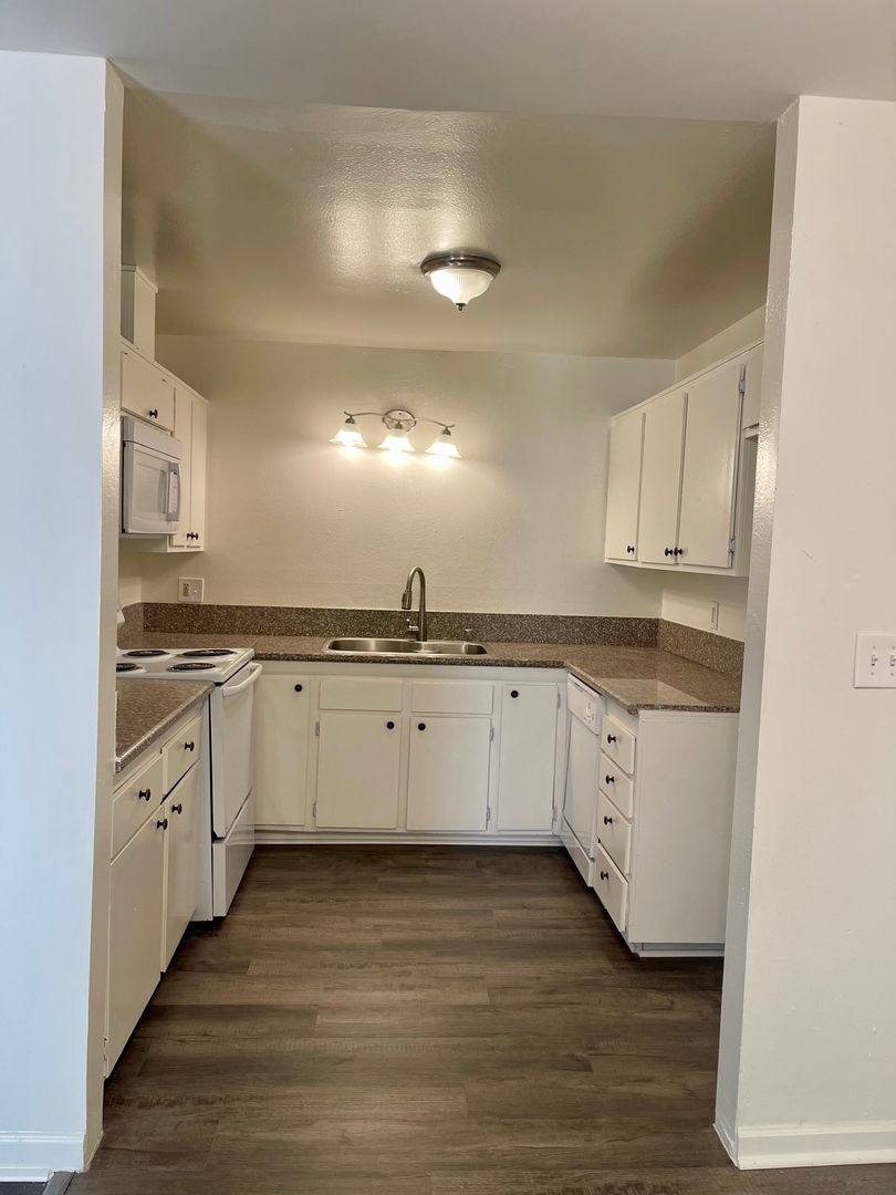 Apartment for rent at 8700 Topanga Canyon Blvd, Canoga Park, CA 91304