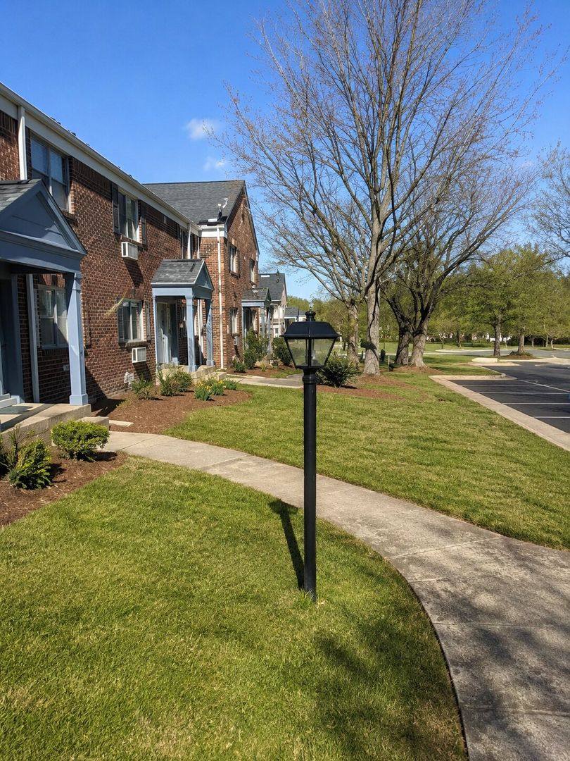 Townhouse for rent at 314 Sheffield Ave, Flint, MI 48503