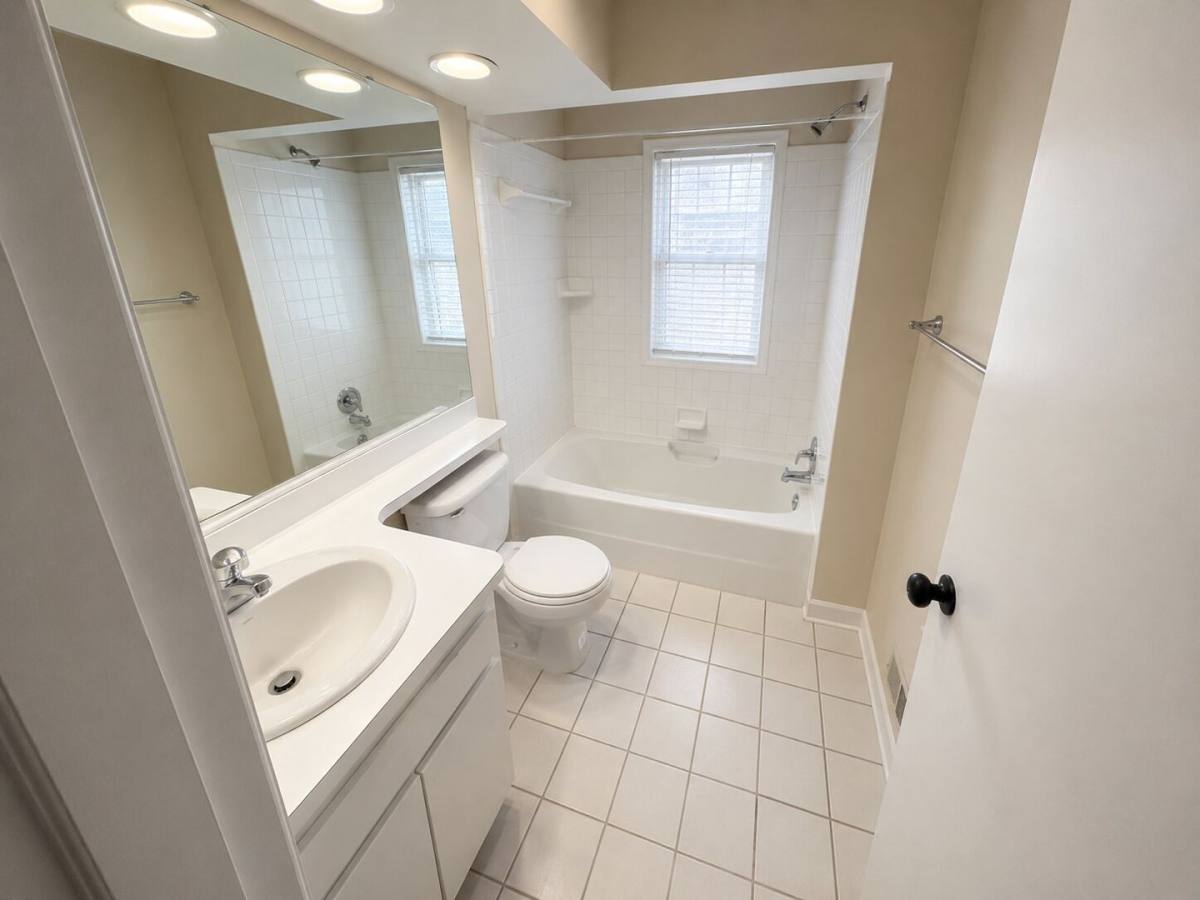 Townhouse for rent at 314 Sheffield Ave, Flint, MI 48503