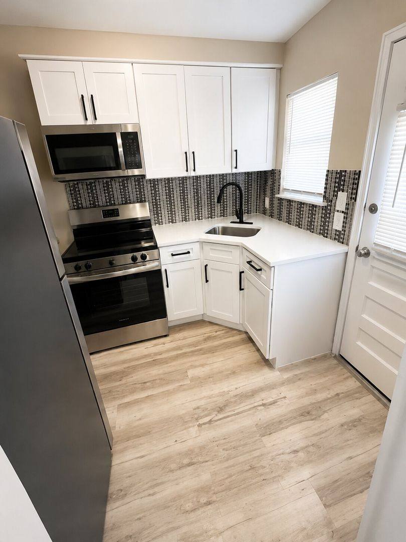 Townhouse for rent at 314 Sheffield Ave, Flint, MI 48503