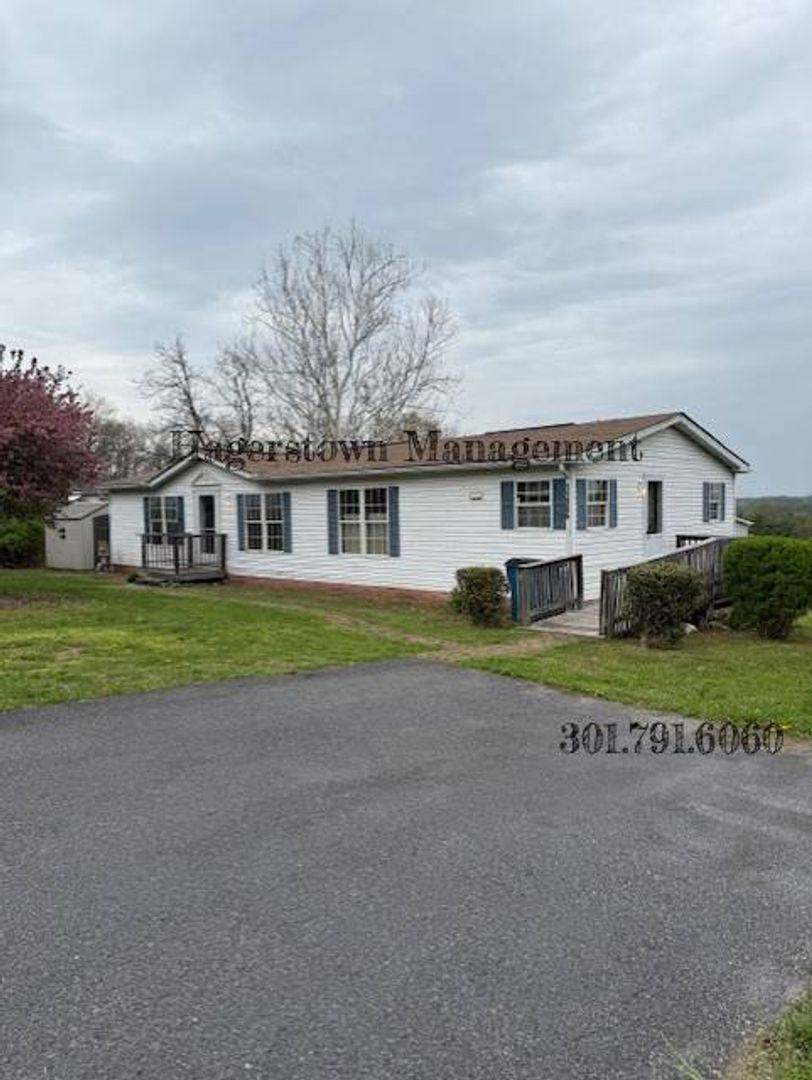 House for rent at 11906 Heather Dr, Hagerstown, MD 21740