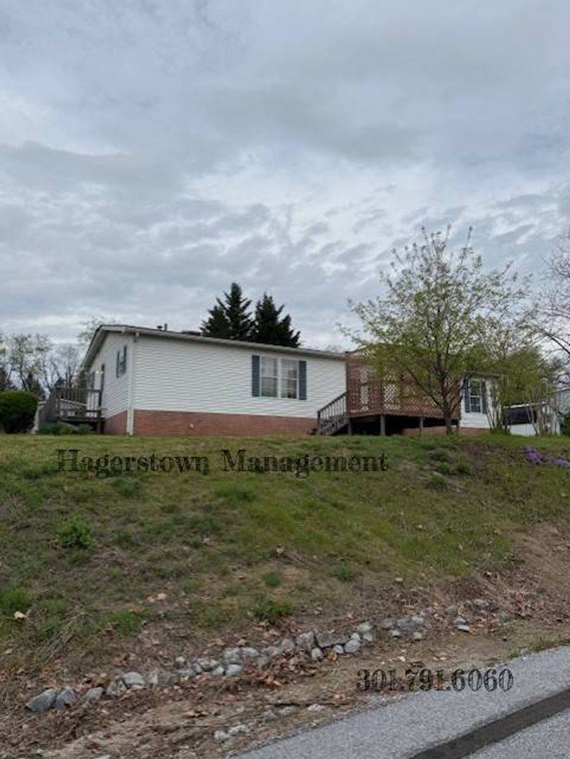 House for rent at 11906 Heather Dr, Hagerstown, MD 21740