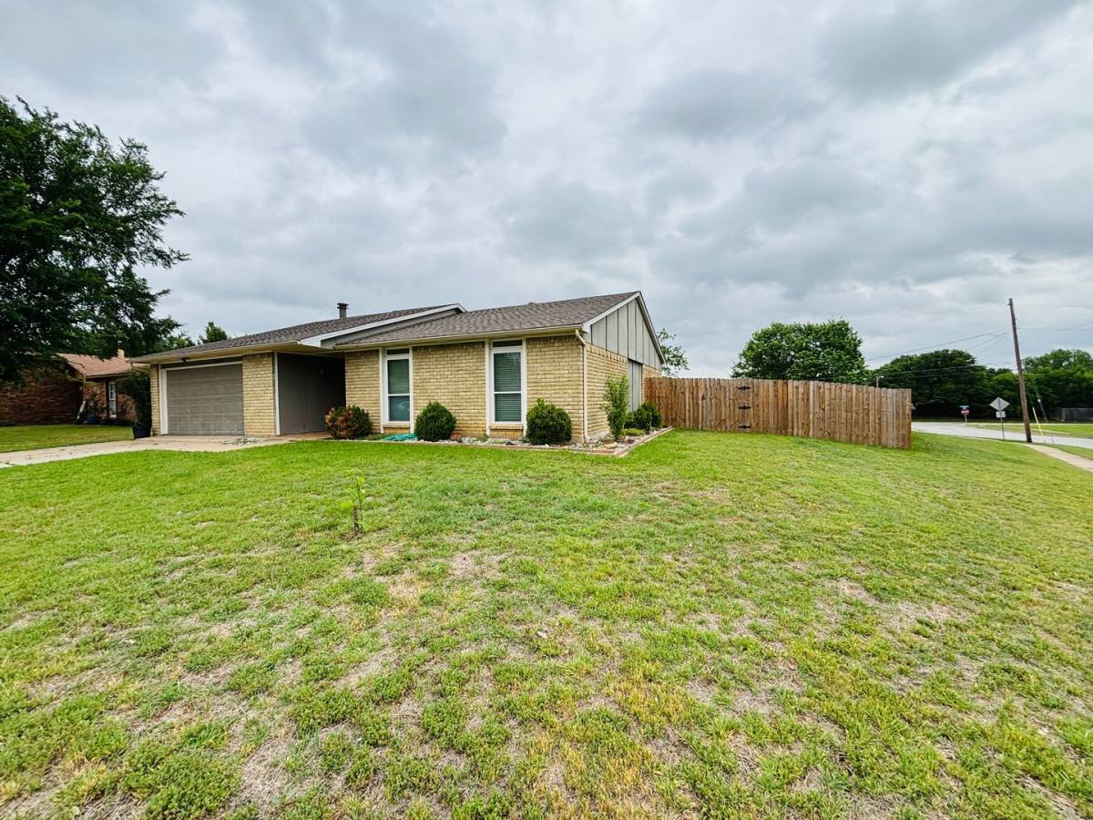 House for rent at 6420 Wakefield Rd, North Richland Hills, TX 76182