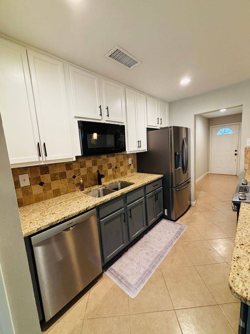 House for rent at 6420 Wakefield Rd, North Richland Hills, TX 76182