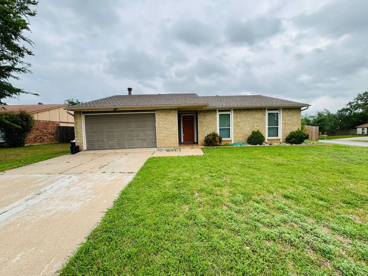 House for rent at 6420 Wakefield Rd, North Richland Hills, TX 76182