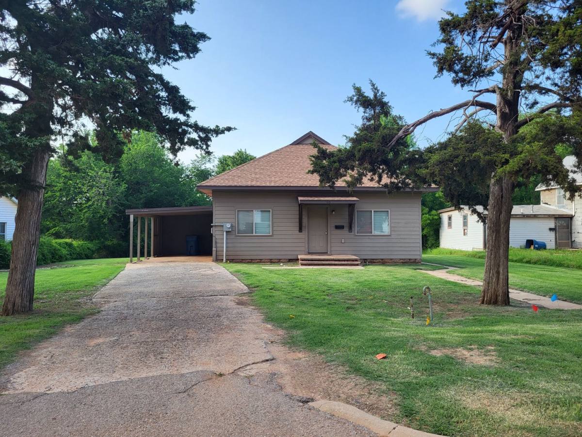 House for rent at 105 W Hurd St, Edmond, OK 73003