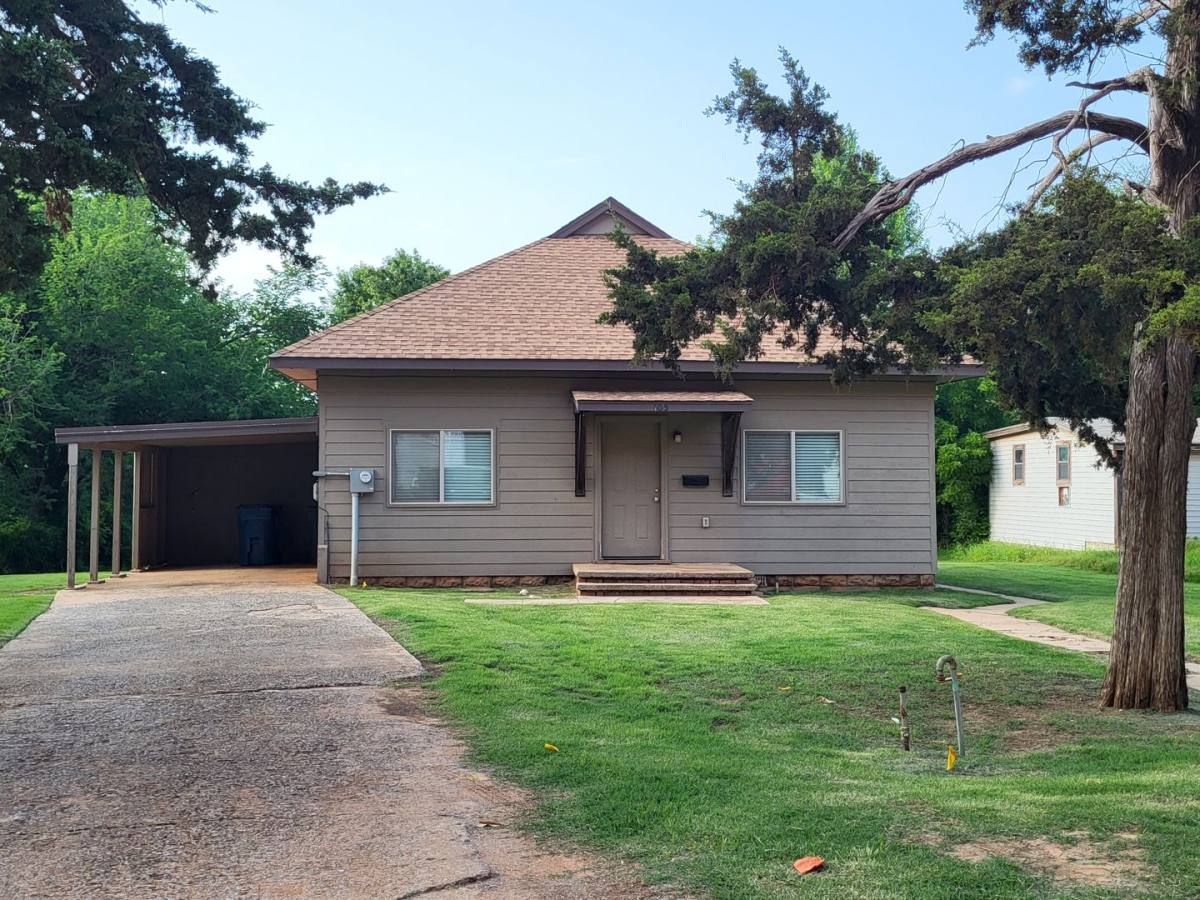 House for rent at 105 W Hurd St, Edmond, OK 73003