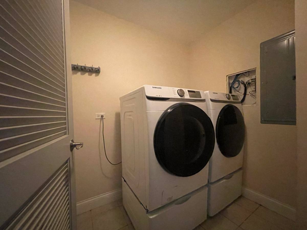 Apartment for rent at 2315 W Huron St, Chicago, IL 60612