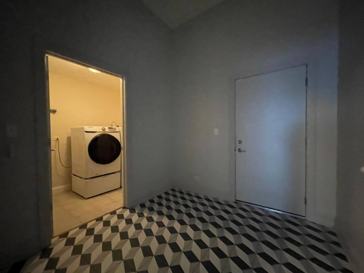 Apartment for rent at 2315 W Huron St, Chicago, IL 60612