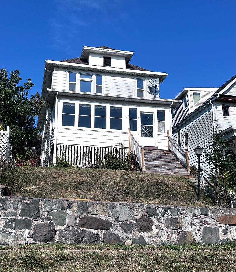 Apartment for rent at 17 E 6th St, Duluth, MN 55805