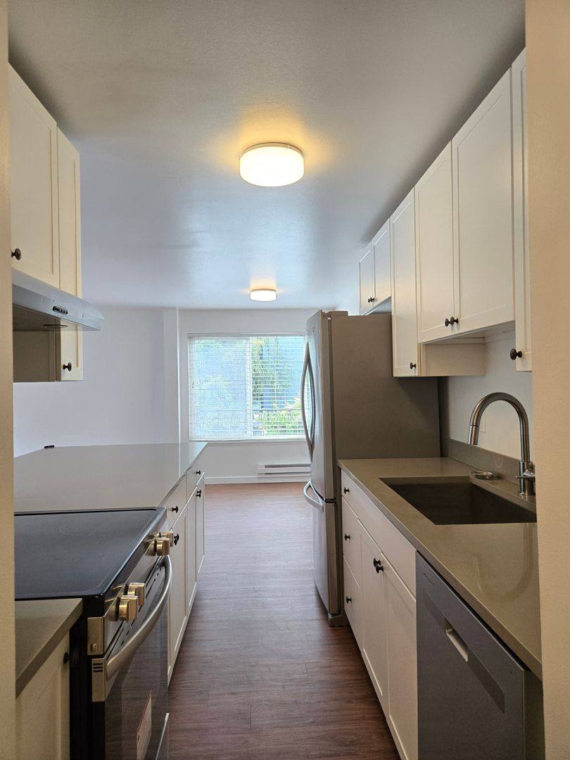 Apartment for rent at 524 5th Ave W, Seattle, WA 98119