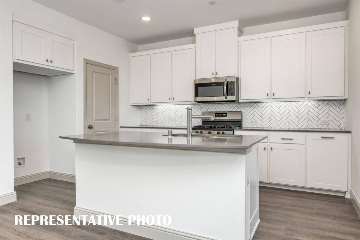 Townhouse for rent at 420 4th St, Argyle, TX 76226