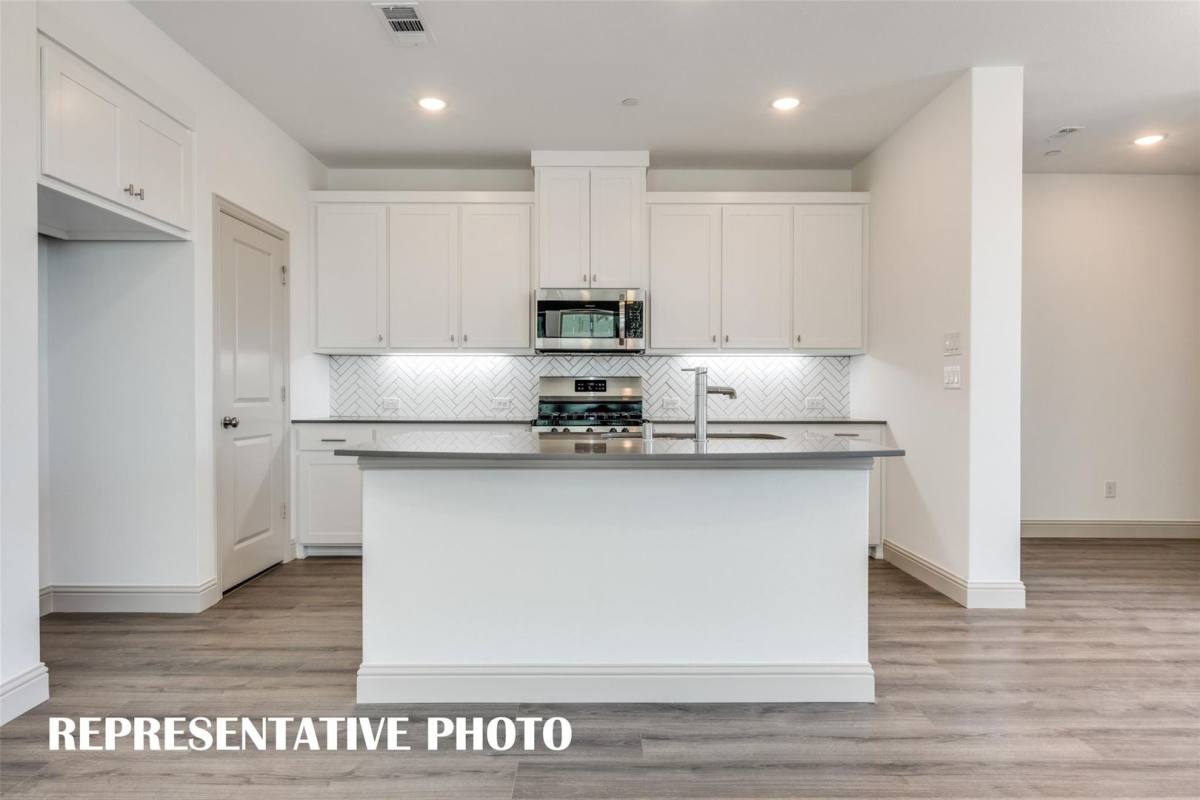 Townhouse for rent at 420 4th St, Argyle, TX 76226