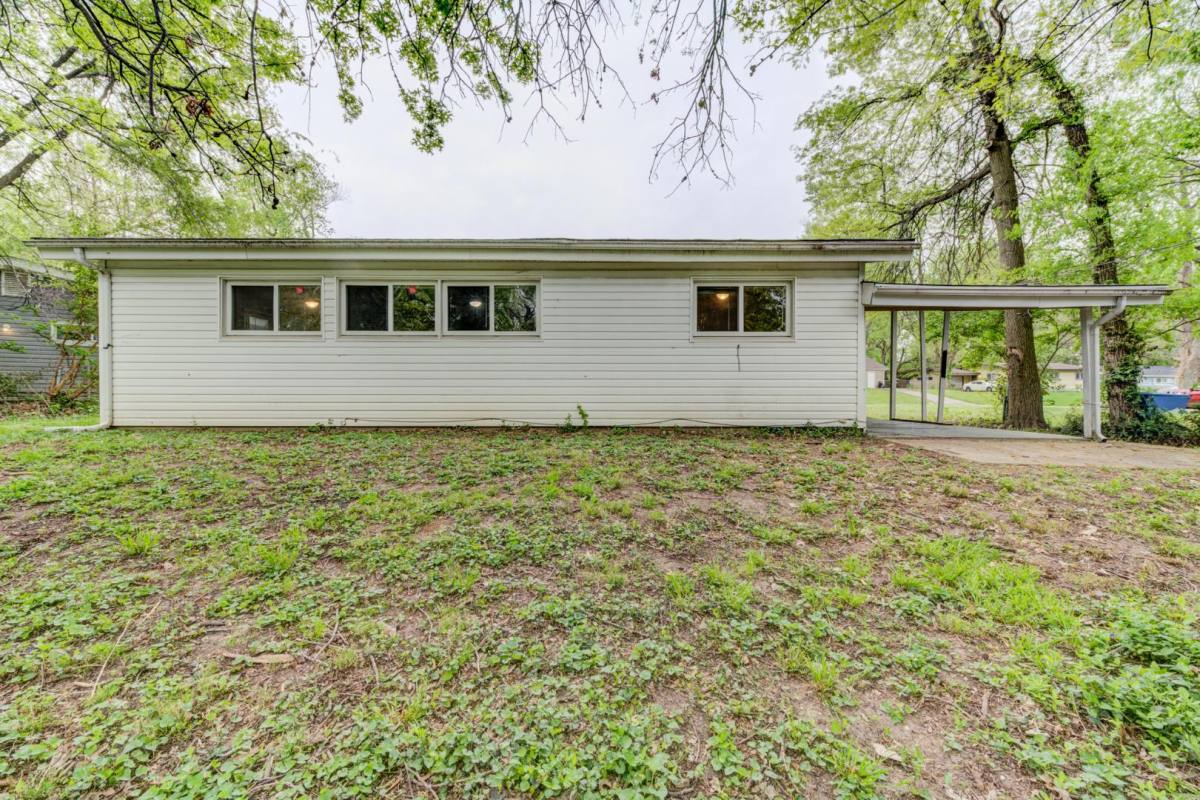 House for rent at 6837 Saint Olaf Dr, Saint Louis, MO 63134