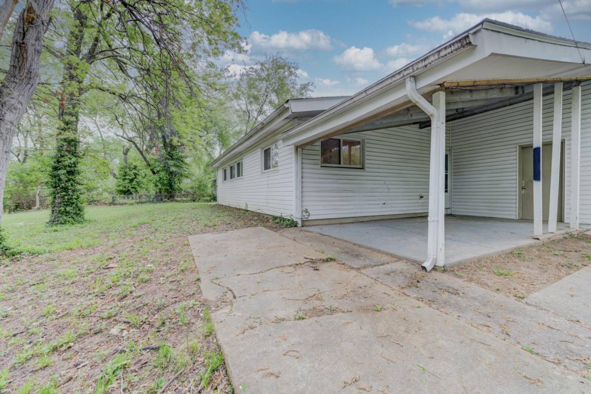 House for rent at 6837 Saint Olaf Dr, Saint Louis, MO 63134