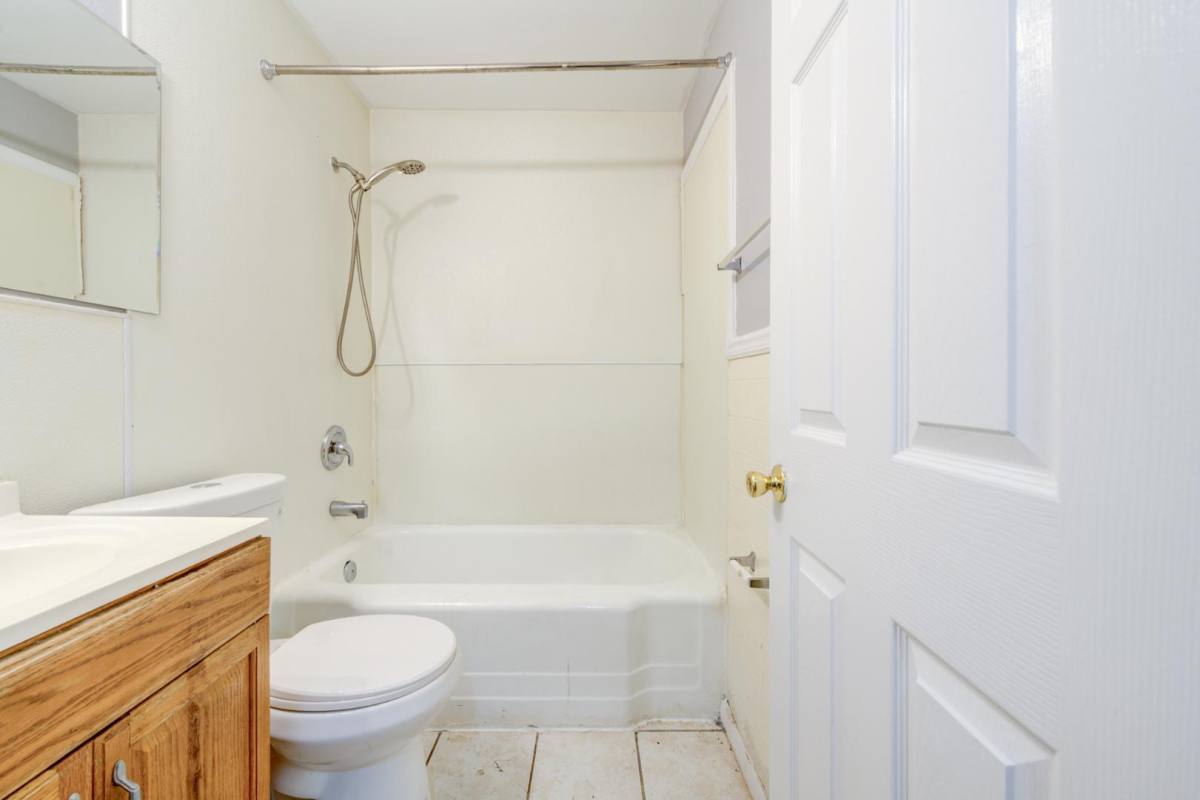 House for rent at 6837 Saint Olaf Dr, Saint Louis, MO 63134
