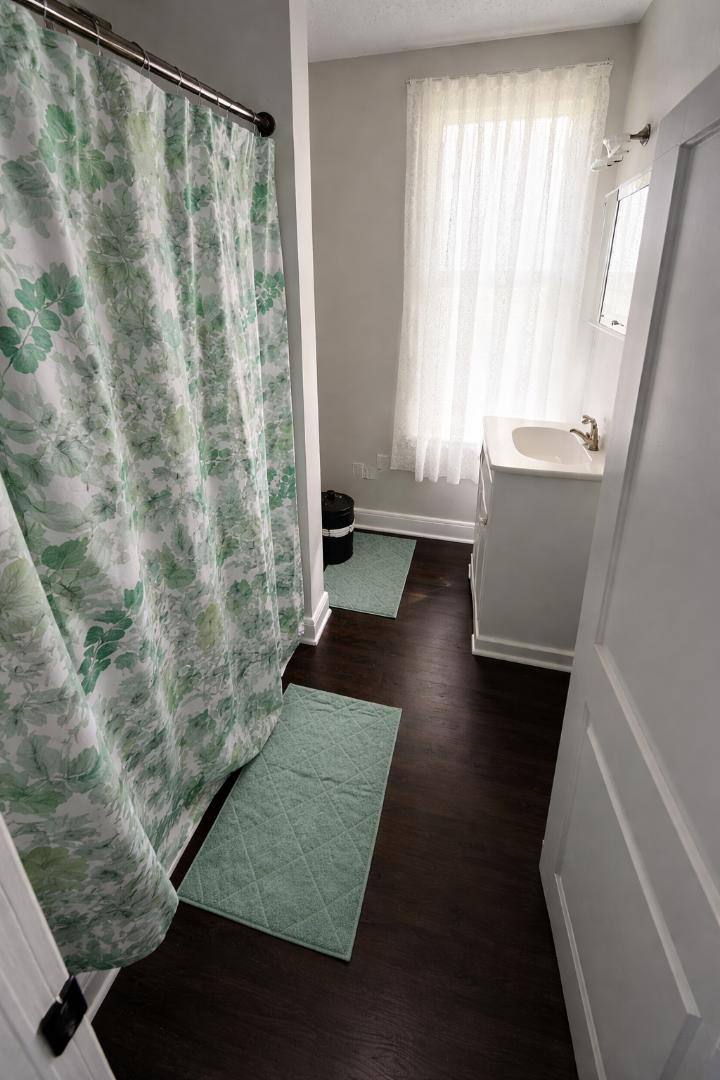 Apartment for rent at 818 Broad St #2, Elyria, OH 44035