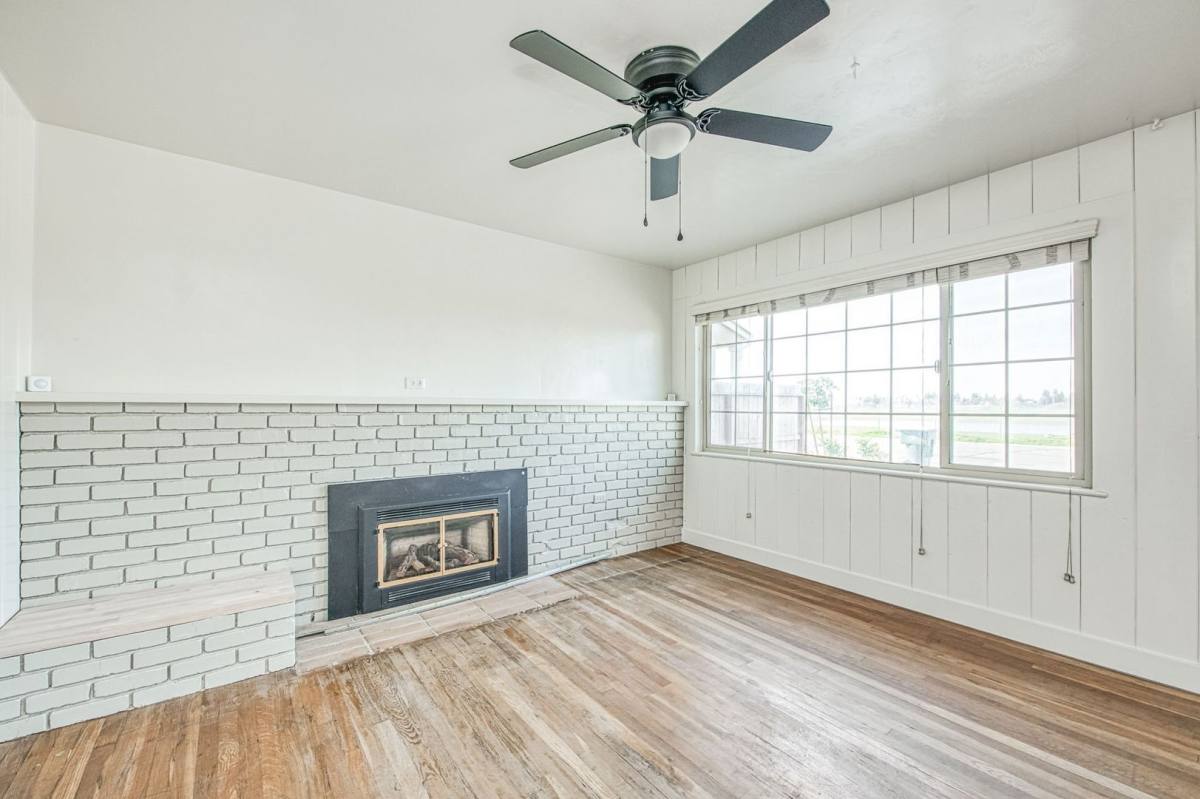 Apartment for rent at 245 Minnewawa Ave, Clovis, CA 93612