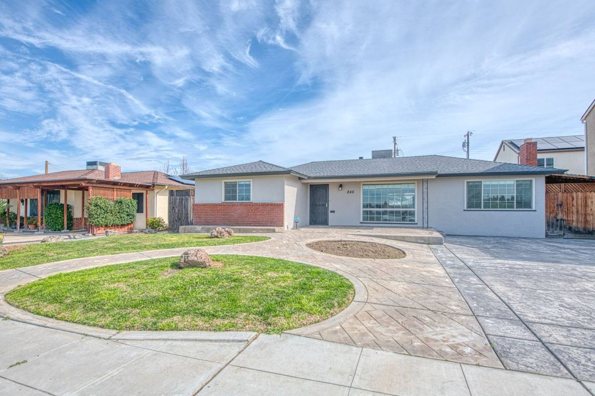 Apartment for rent at 245 Minnewawa Ave, Clovis, CA 93612