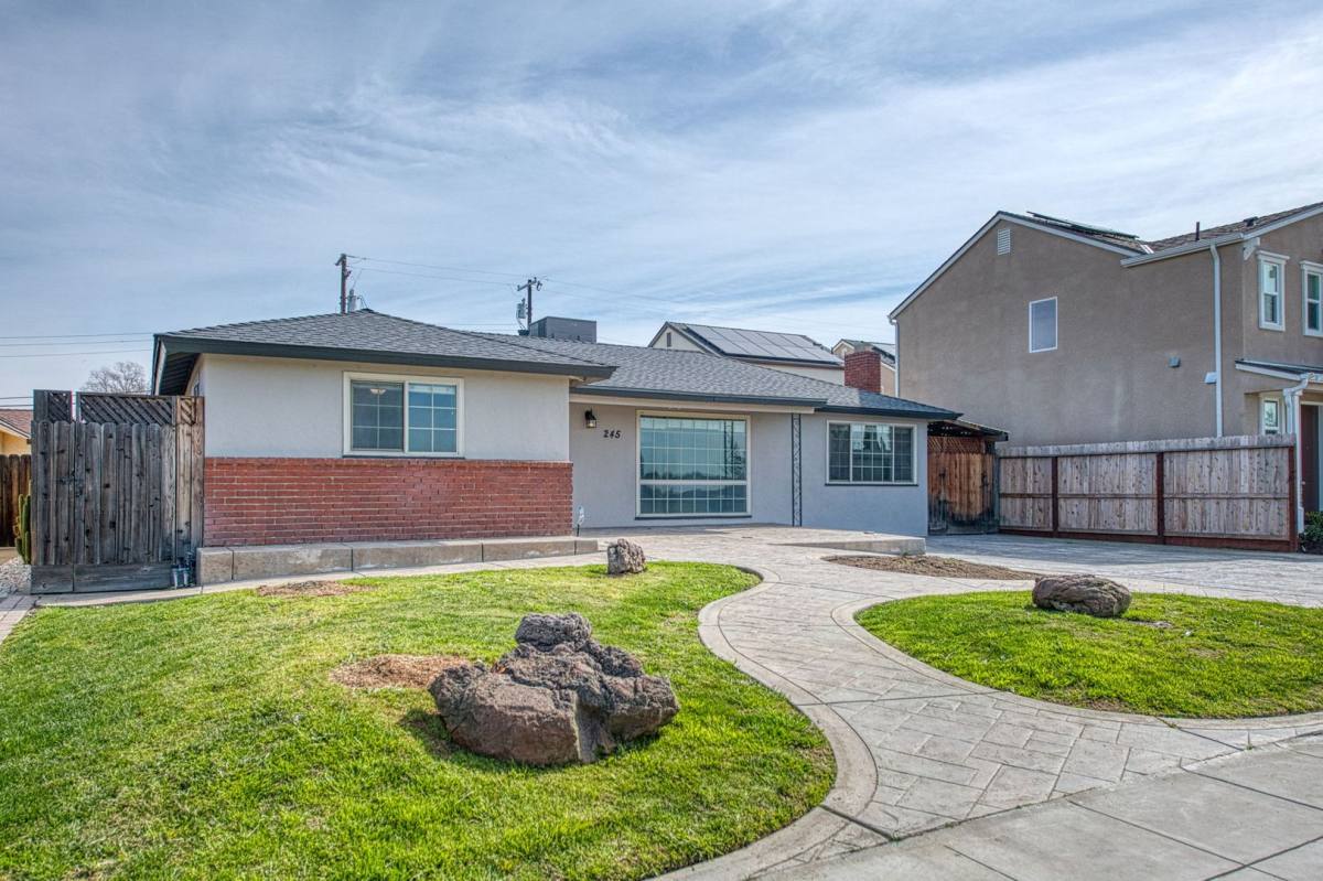 Apartment for rent at 245 Minnewawa Ave, Clovis, CA 93612
