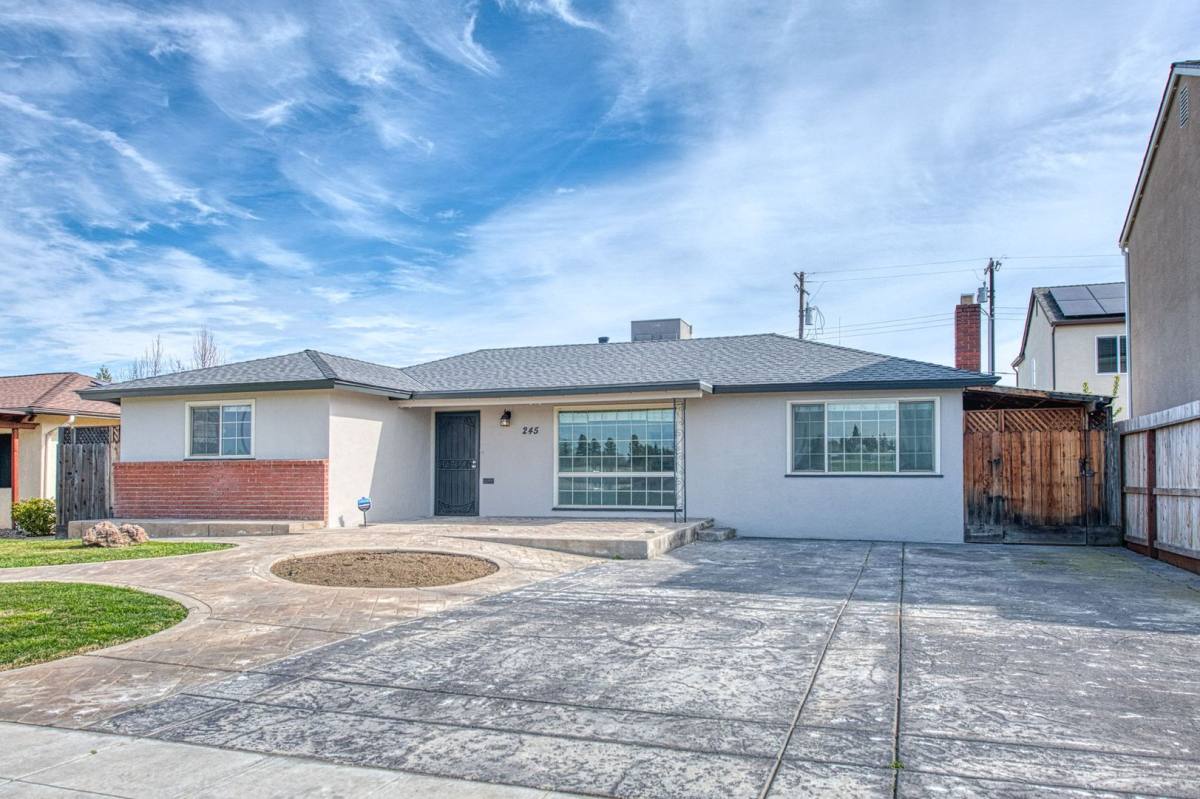 Apartment for rent at 245 Minnewawa Ave, Clovis, CA 93612