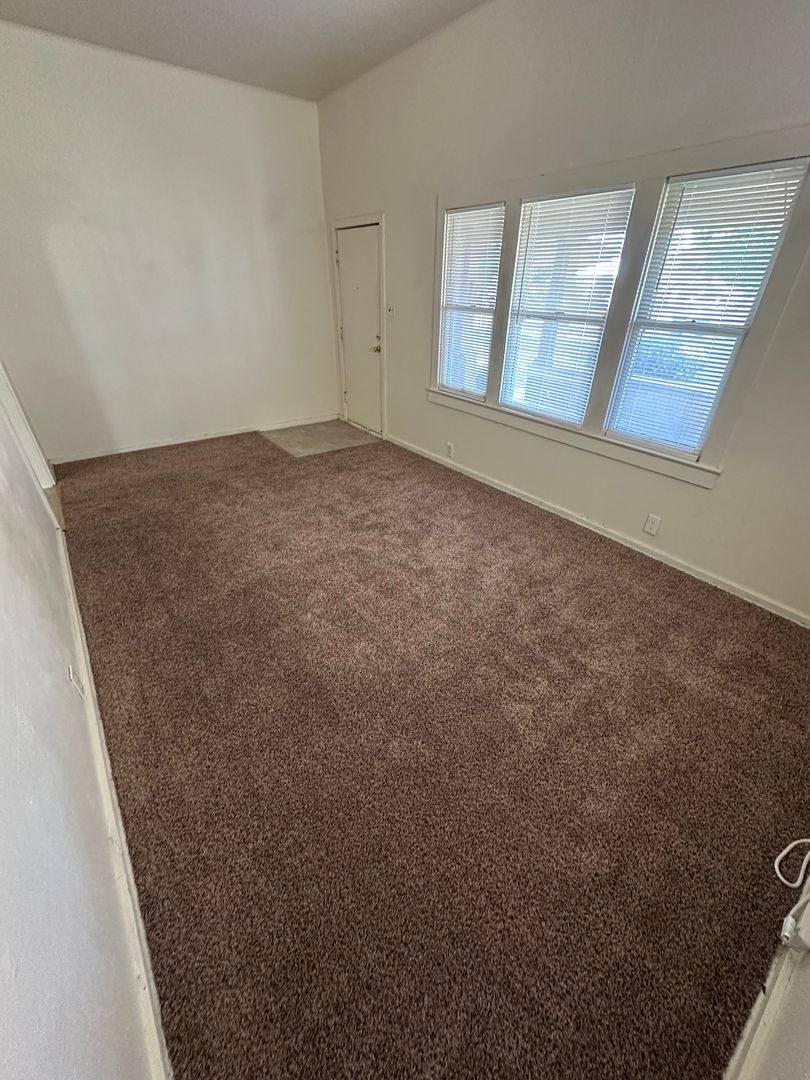 Apartment for rent at 243 W18th St, Merced, CA 95340