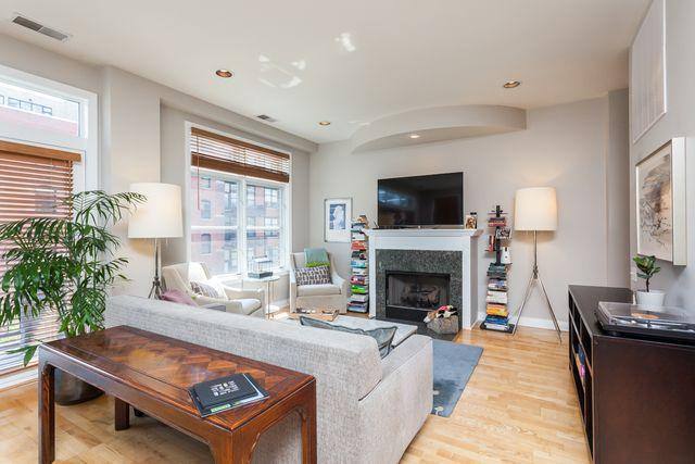 Condo for rent at 550 W Fulton St #405, Chicago, IL 60661