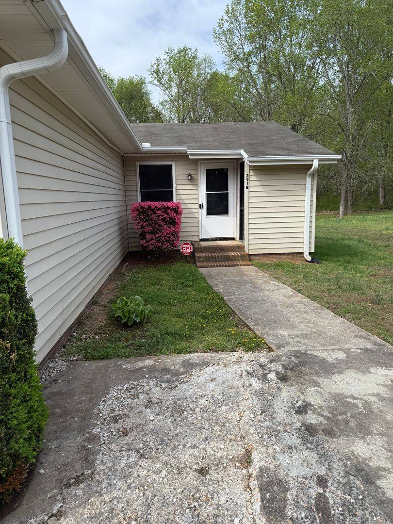 Apartment for rent at 291 Tussey Rd, Lexington, NC 27295