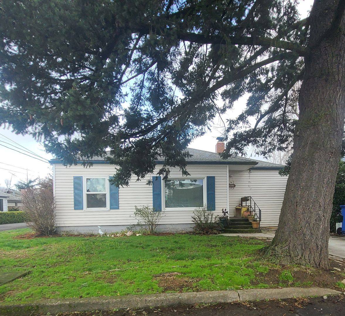 House for rent at 2915 Jensen St NE, Salem, OR 97301