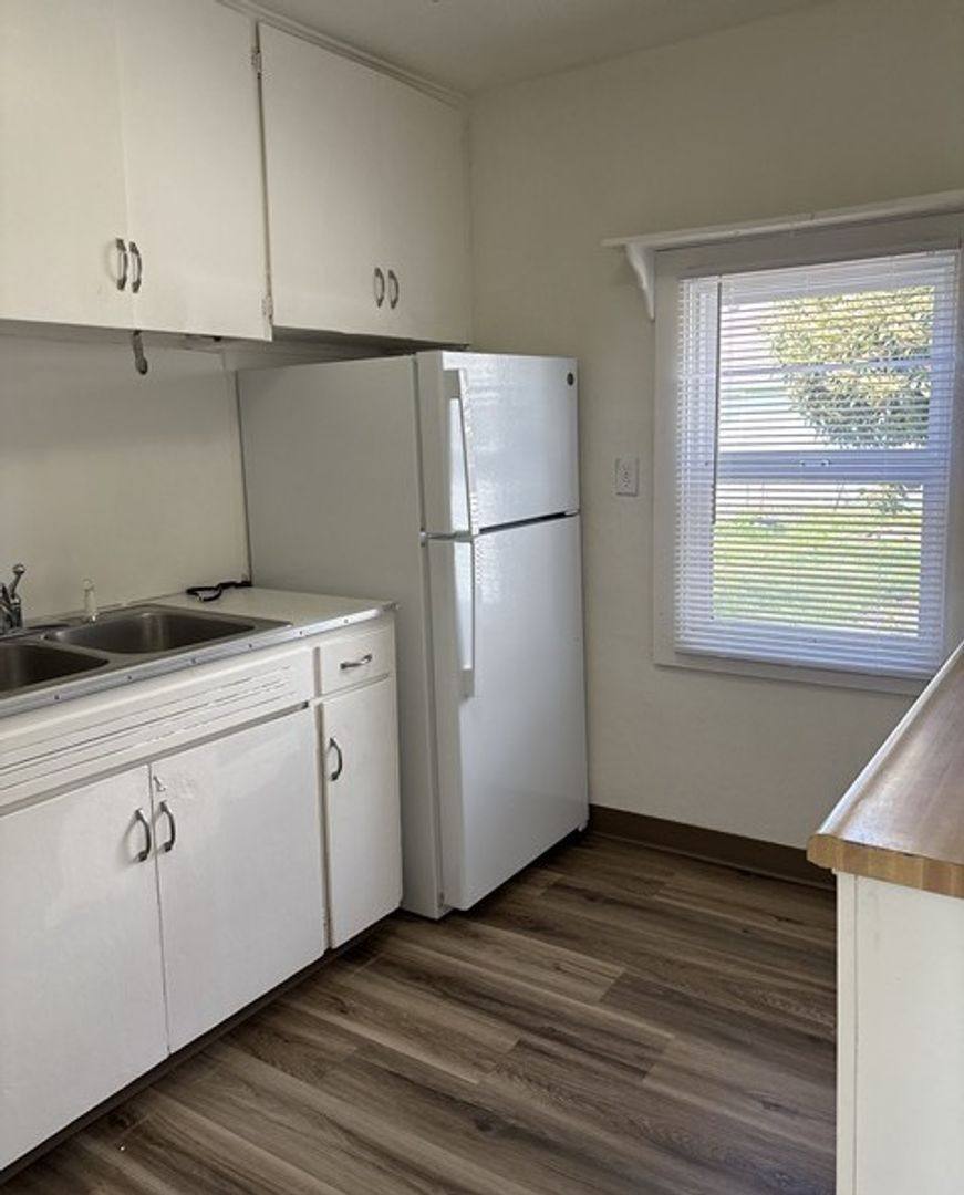 House for rent at 2915 Jensen St NE, Salem, OR 97301