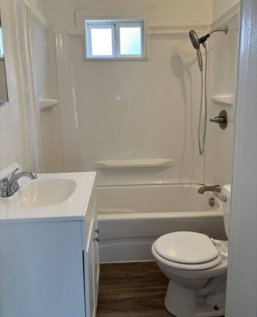 House for rent at 2915 Jensen St NE, Salem, OR 97301