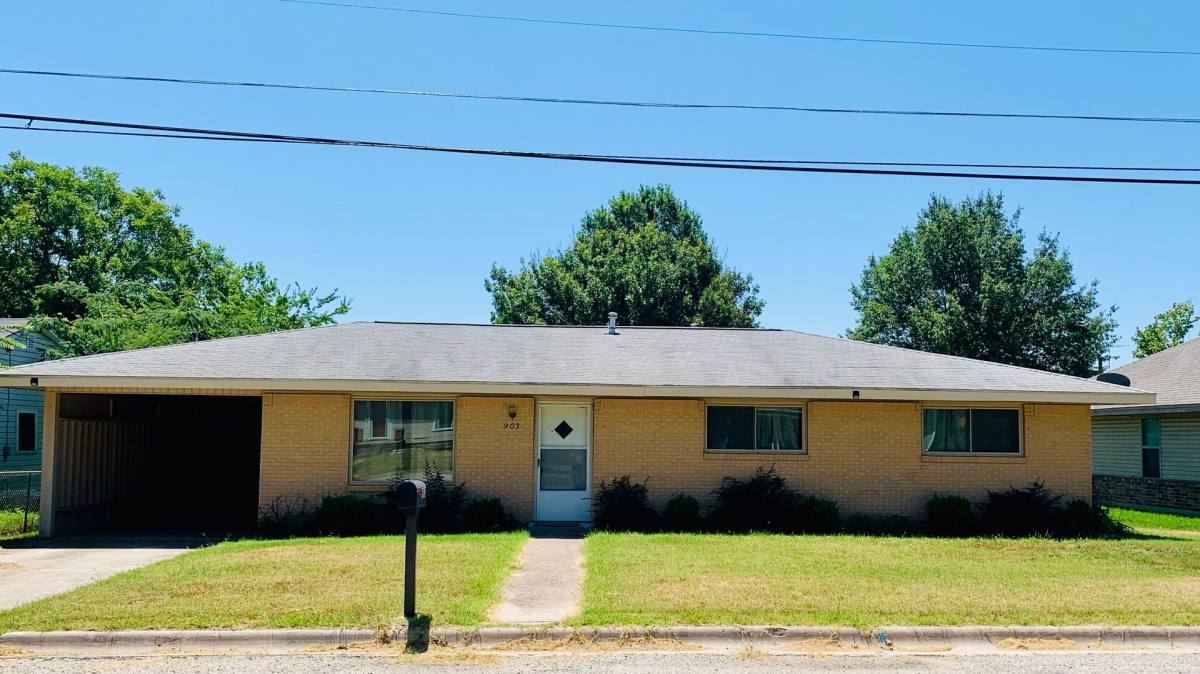 House for rent at 903 N Lamb, Bowie, TX 76230