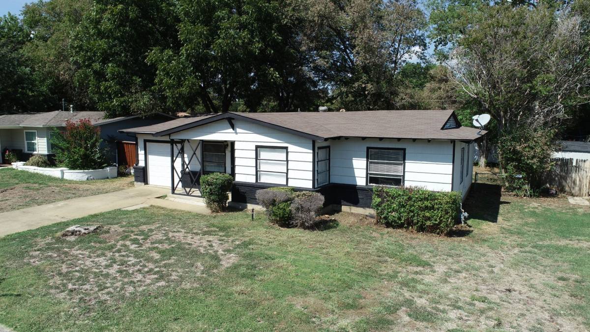 House for rent at 2113 Cloverdale St, Arlington, TX 76010